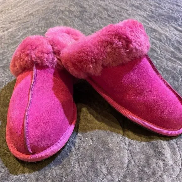 Ugg Magenta Slip On Slippers Size 6 - Picture 1 of 6